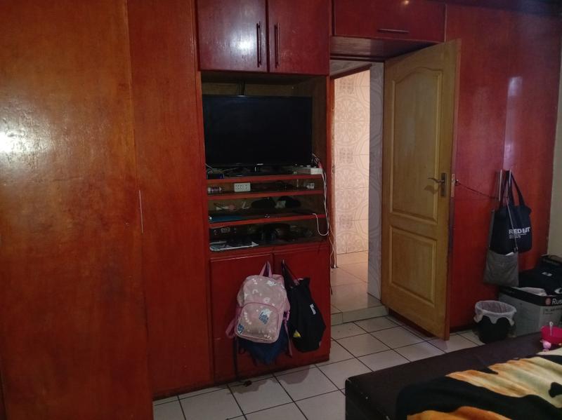 3 Bedroom Property for Sale in Lentegeur Western Cape